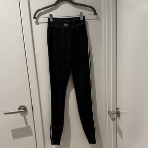 ALO Yoga Women’s Black Leggings with White Stripe & Logo